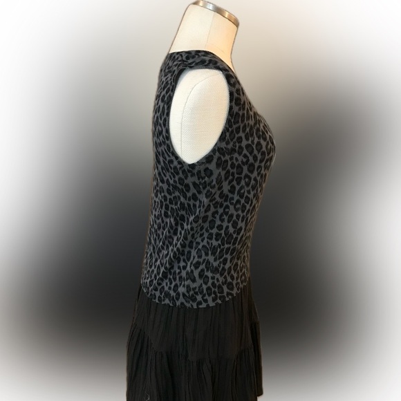 Silk Sleeveless Leopard Print Sweater and Cotton Panel Pleated Skirt Crinkle - Picture 5 of 8